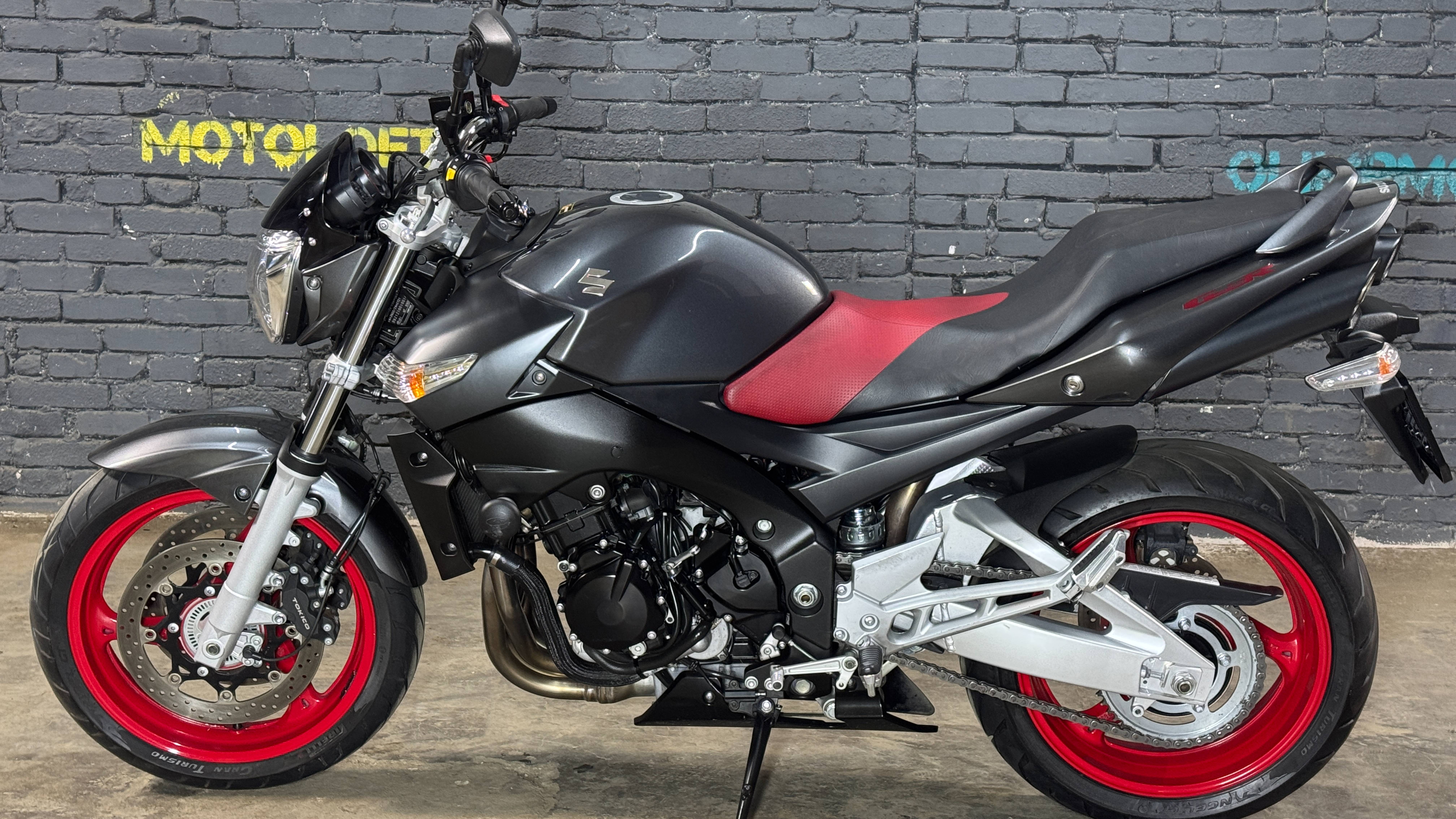 Suzuki GSR600 смотреть онлайн