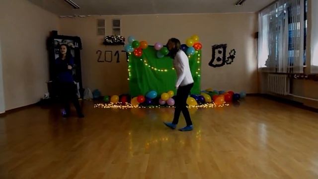 Алена и Юля -  Хип хоп новый год 2016