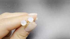 Серьги пусеты с лунным камнем Застежка бабочка Серебро 925 пробы Размер камня 6x6мм ЛУН075