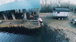 Баня в домике на пруду