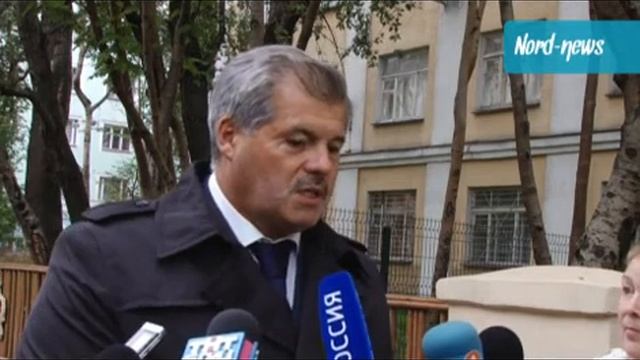 И на компьютере суметь, и с табуреткой сладить смотреть онлайн