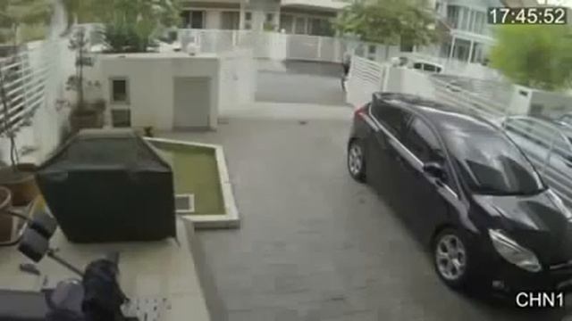 ПРИКОЛ НА ПАРКОВКЕ! FUNNY ACCIDENT смотреть онлайн