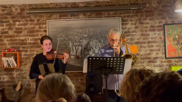 Tromboline plays world premiere of "Verseau" by James D. Thornton for violin and bass trombone. смотреть онлайн