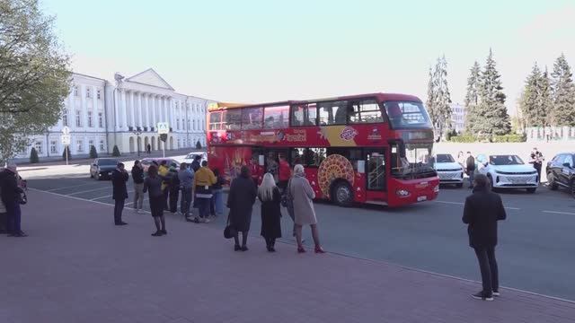 В Ярославле начали работу двухэтажные экскурсионные автобусы