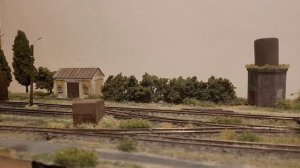 Модель тепловоза ТУ2-274 (Гайворон) с вагоном ПВ40 на макете узкоколейки. H0e (1:87)