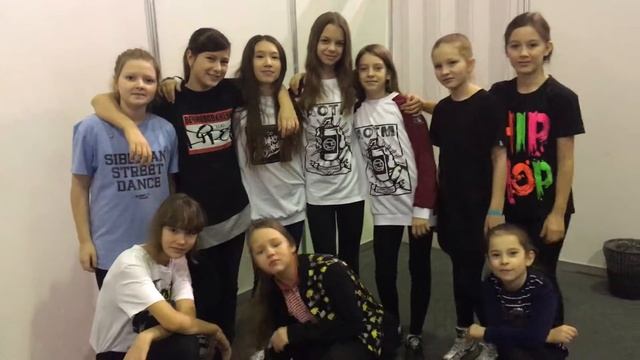 ОДЕЖДА ПО МОДЕ ИЛИ ТАНЦОРЫ ПРЕДПОЧИТАЮТ СТИЛЬ. БРЕНД ВЕЧНО В ДВИЖЕНИИ смотреть онлайн