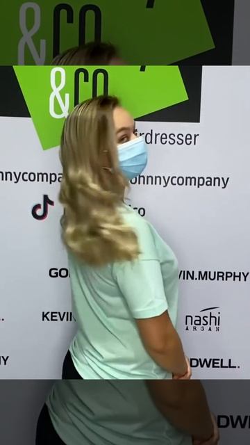 Look at your Beautiful Reflection - Johnny Company смотреть онлайн