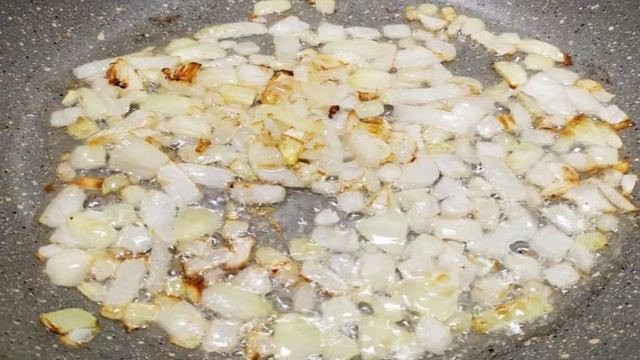 Жареные пирожки с куриным мясом