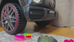 Давим таба лапки 🐾 табкаем электромобиль Мерседес  🐾 дробление машина давит предметы.