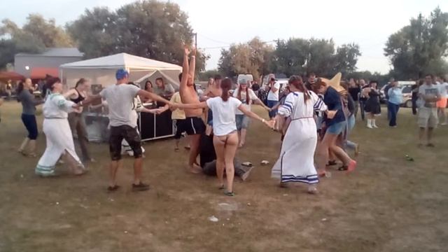 Байк-фестиваль Тмутаракань 2017 веселая атмосфера у сцены
