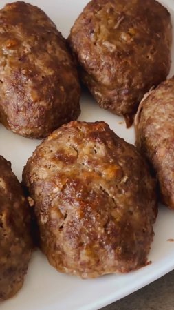 Котлеты из фарша в духовке / Как приготовить сочные и мягкие котлеты из фарша дома
