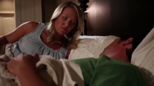 Ударила мужа пока он спит.