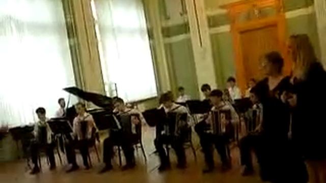 оркестр баянистов на работе.