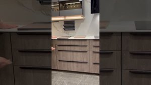 Немецкая кухня продается с экспозиции салона Рихтиг в Москве.