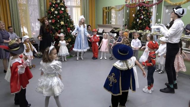 Новогоднее представление Гармония 26 12 22 смотреть онлайн