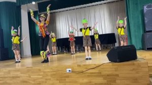 Танцевальный коллектив " Возрождение - Амадеус"- Паравоз -букашка