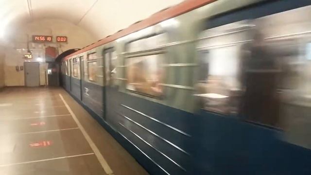 81-717/714.5М Перекраска Московский транспорт На станции Чистые Пруды смотреть онлайн