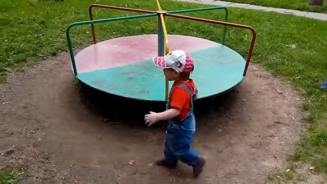 Как пользоваться советскими каруселями Приколы с детьми смотреть онлайн