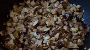 Куриные рулеты с грибами и сыром