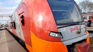 Электропоезд Ласточка ЭС2Г-237 До станции Ораниенбаум-1 Отправляется с платформы Ленинский Проспект