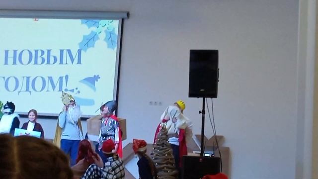 здесь брейк данс а на том видео случайно другое видео выложил здесь брейк данс в конце