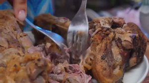 Свиная рулька с пивом и картофельное пюре