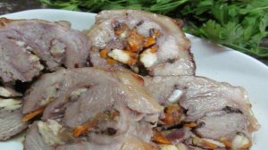 Свиной рулет с начинкой