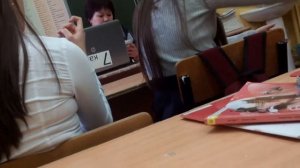 Учитель английского языка ругает ученика за то что пролил воду в классе. Приколы в школе #2
