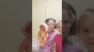 Я клоду вещи в шкаш для малыша