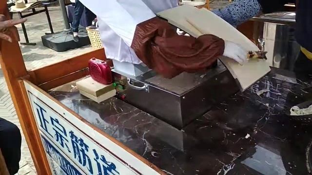 Уличная еда в парке Куньмина смотреть онлайн