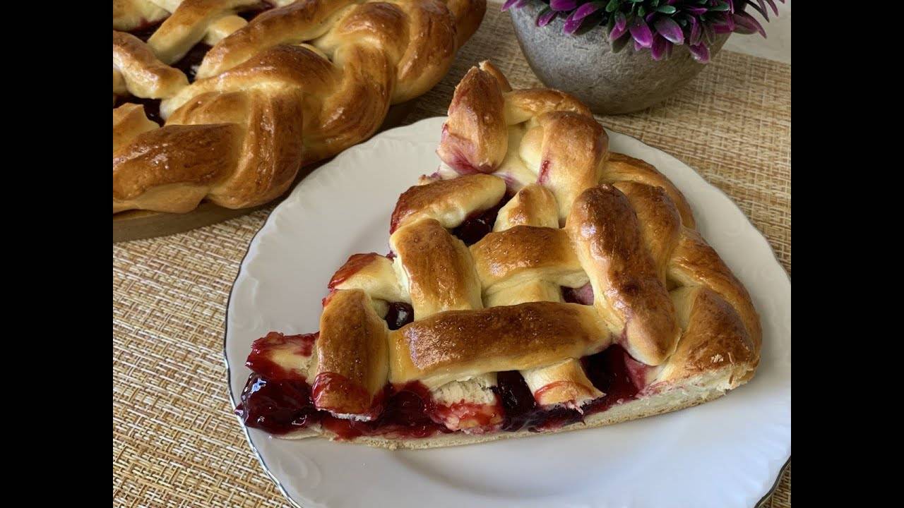 ВКУСНЫЙ АРОМАТНЫЙ ПИРОГ С ВИШНЕЙ, КОТОРАЯ НИКУДА НЕ УБЕЖИТ / Сдобное дрожжевое тесто без опары 🍒🥮