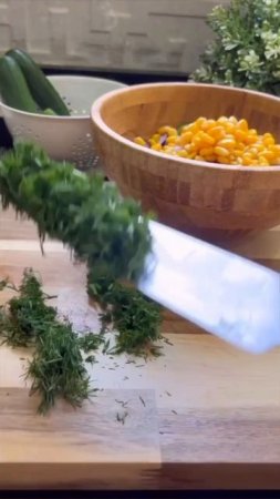 Вкусный салат с огурцами!
