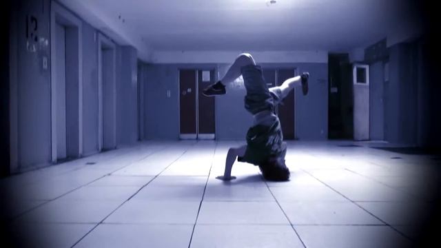 Тренировка в общаге РХТУ (break-dance) смотреть онлайн