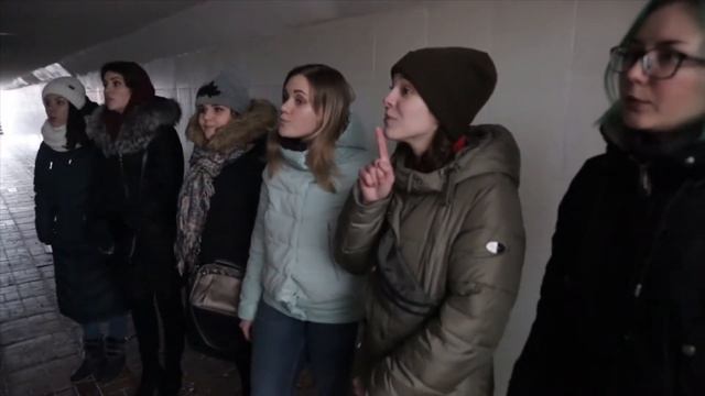 Хор «Carpe Diem» - перформанс «ХОР В ПОДЪЕЗДЕ» - « В деревне было Ольховке» смотреть онлайн