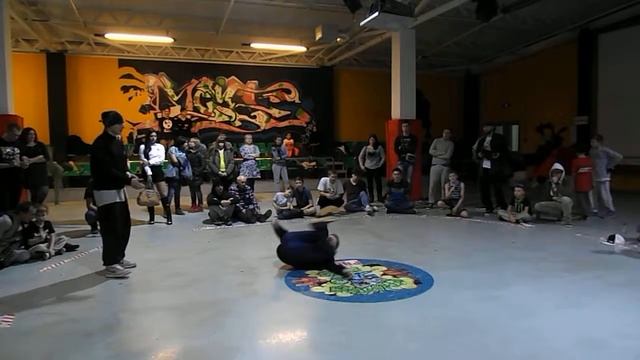 ЗАЧЁТНАЯ БИТВА 2 b-boy Апельсин vs b-boy Фримакс