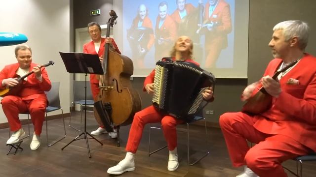 П.И.Чайковский гуляет по Фонтанке - играет Терем-квартет смотреть онлайн