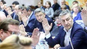 В Госдуме предложили сравнять зарплату депутатов со средней по России