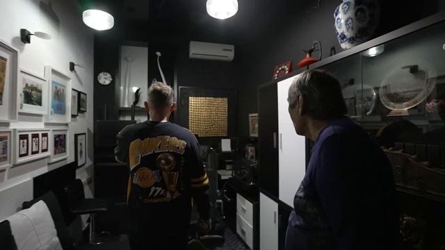 Золотой ПИССУАР, БАНЯ и неон. Квартира Бари Алибасова