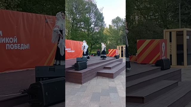 1000461402.mp4. 9 мая 2024. парк 50-летия Великого Октября. Концерт  на открытой площадке