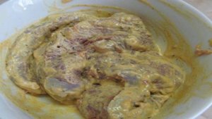 Свиная котлета в меде с куркумой
