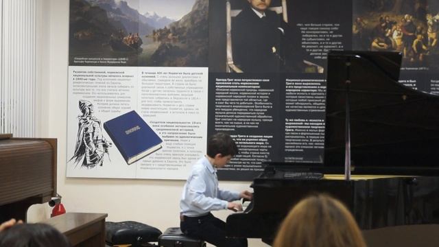 Джангидзе Сандро. Ф. Лист - "Юношеский этюд" №4. смотреть онлайн