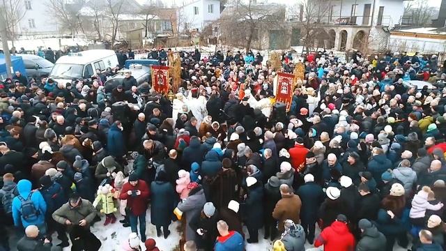 Відео з квадрокоптера ДСНС святкування Водохреща на Басовому Куті в Рівному смотреть онлайн