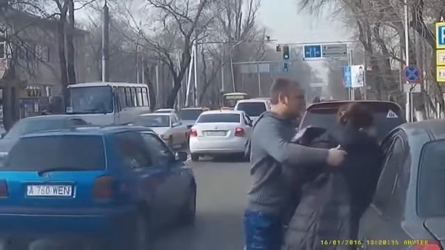 Лучшие приколы на дороге  Драки идиотов Лучшая коллекция Авто приколы