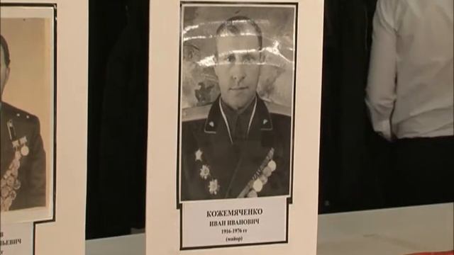 Глава вручает юбилейные медали