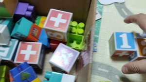 раскладываем кубики для малышей и учим цифры от 1 до 5