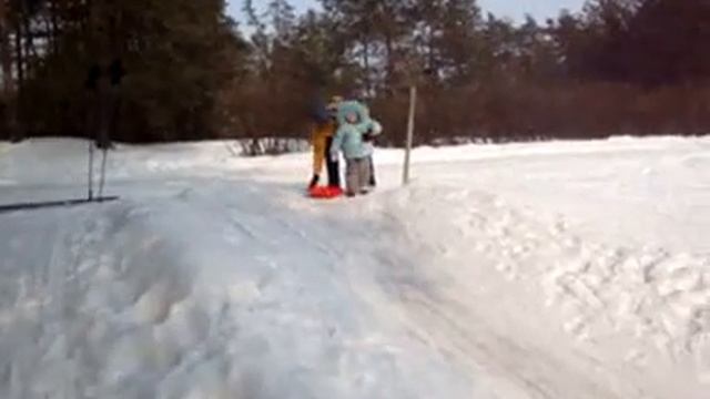 8 марта -приколы на лыжной прогулке с детьми 