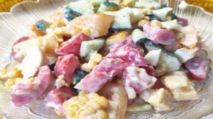 Овощной салат с отварной кукурузой и яйцами