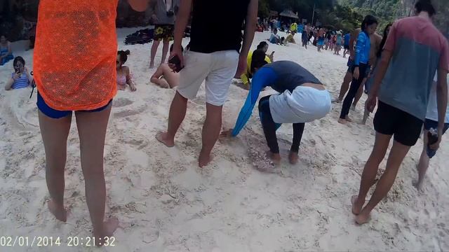 Ищем крошку Лео А везде одни китайцы смотреть онлайн