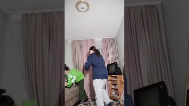 самое смешное видео в мире, просьба показать своим бабушкам, пусть посмеяться с нами😂😂😂😂😂😂😂 смотреть онлайн