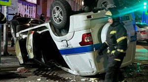 В Новошахтинске как полицейская машина перевернулась в жестоком ДТП